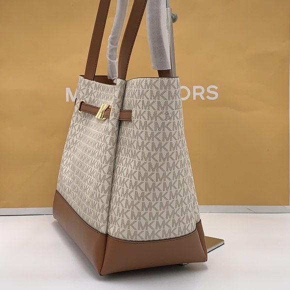 MICHAEL KORS 
Reed Large BELTED Logo Tote Bag VANILLA BROWN SIGNATURE COLOR - Picture 5 of 14